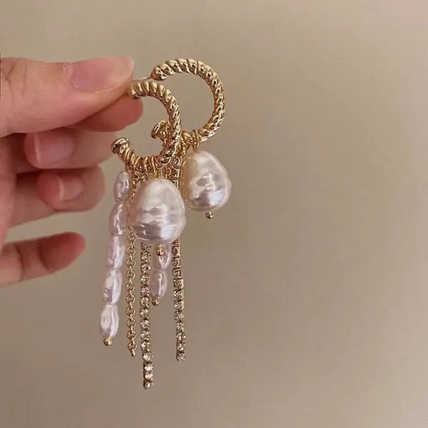 2024 new arrival metal round pearl tassel earrings for women vintage shiny crystal c shaped temperament earrings jewelry gift
