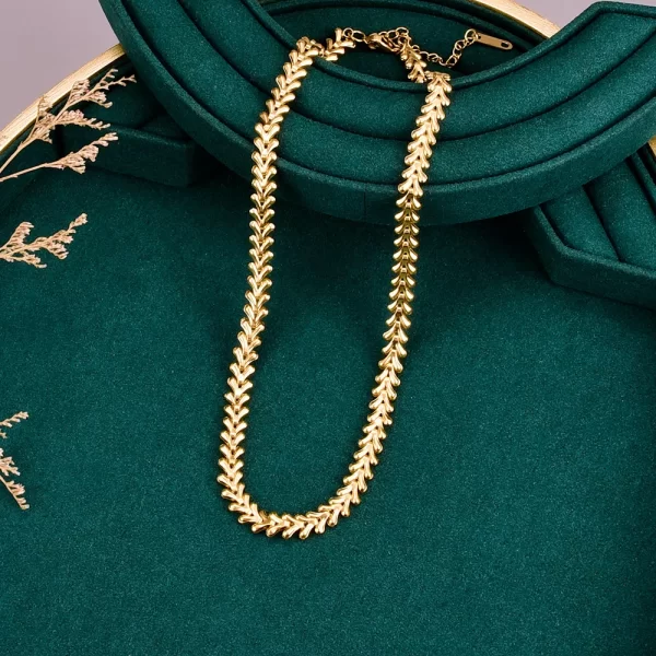 2024 new bone shape stainless steel chokers necklace does not fade fashion jewelry sexy accessories for party woman‘s necklace