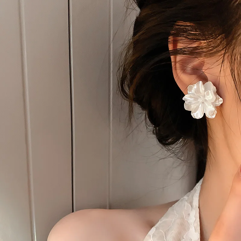Acrylic White Camellia Flowers Stud Earrings for Women Fashion Temperament Fairycore Earring Party Wedding Jewelry Wholesale-2 Acrylic White Camellia Flowers Stud Earrings for Women Fashion Temperament Fairycore Earring Party Wedding Jewelry Wholesale-2