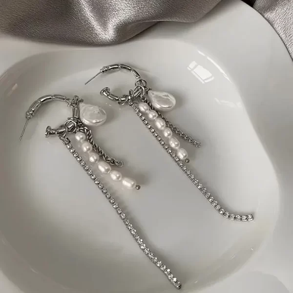 2024 new arrival metal round pearl tassel earrings for women vintage shiny crystal c shaped temperament earrings jewelry gift