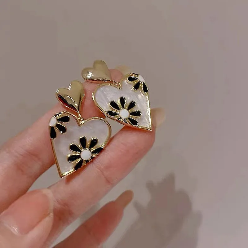 Korean Fashion Cute Flower Heart Stud Earrings For Women Vintage Rose Daisy Pattern Enamel Earrings Bridal Wedding Jewelry-1