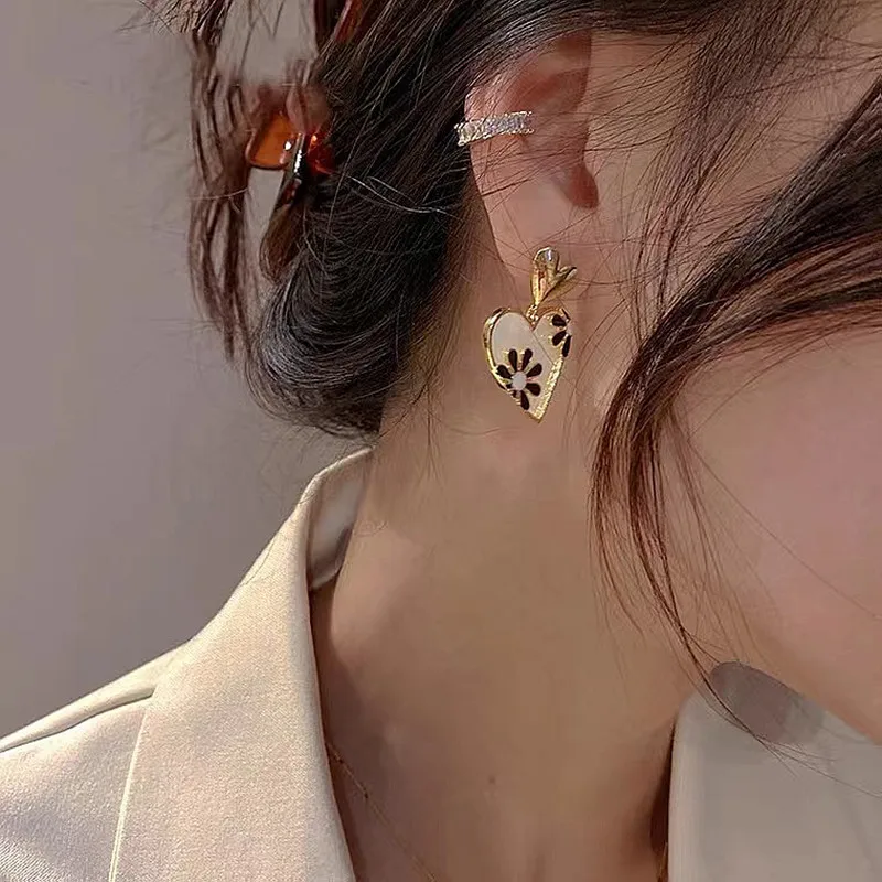 Korean Fashion Cute Flower Heart Stud Earrings For Women Vintage Rose Daisy Pattern Enamel Earrings Bridal Wedding Jewelry-3