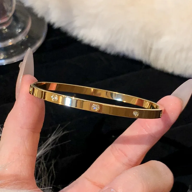 1pc Titanium Steel Gold Bracelet, Fashionable Classic Style, Stainless Steel Bracelet,Inlaid With Zircon,For Womens Daily Wear-18