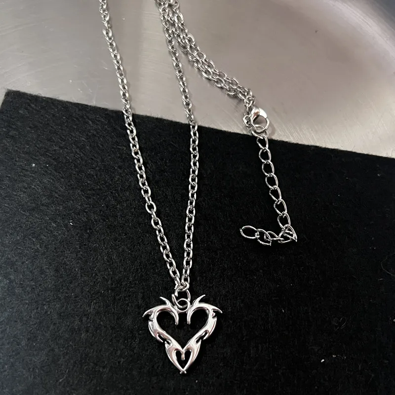 Y2K Flail Fire Heart Teeth Pendant Necklace for Women Men Charm Necklace Grunge Punk Fashion Jewelry ﻿-2